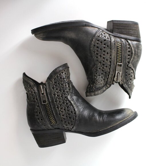 Circle G Corral Ankle Boots Cowhide Leather Cut Out distressed black Women's 5.5 - Picture 2 of 14
